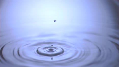 animation of 5g text over water drop