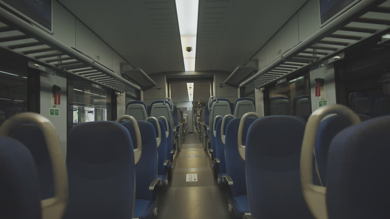 빈 열차차량 내부