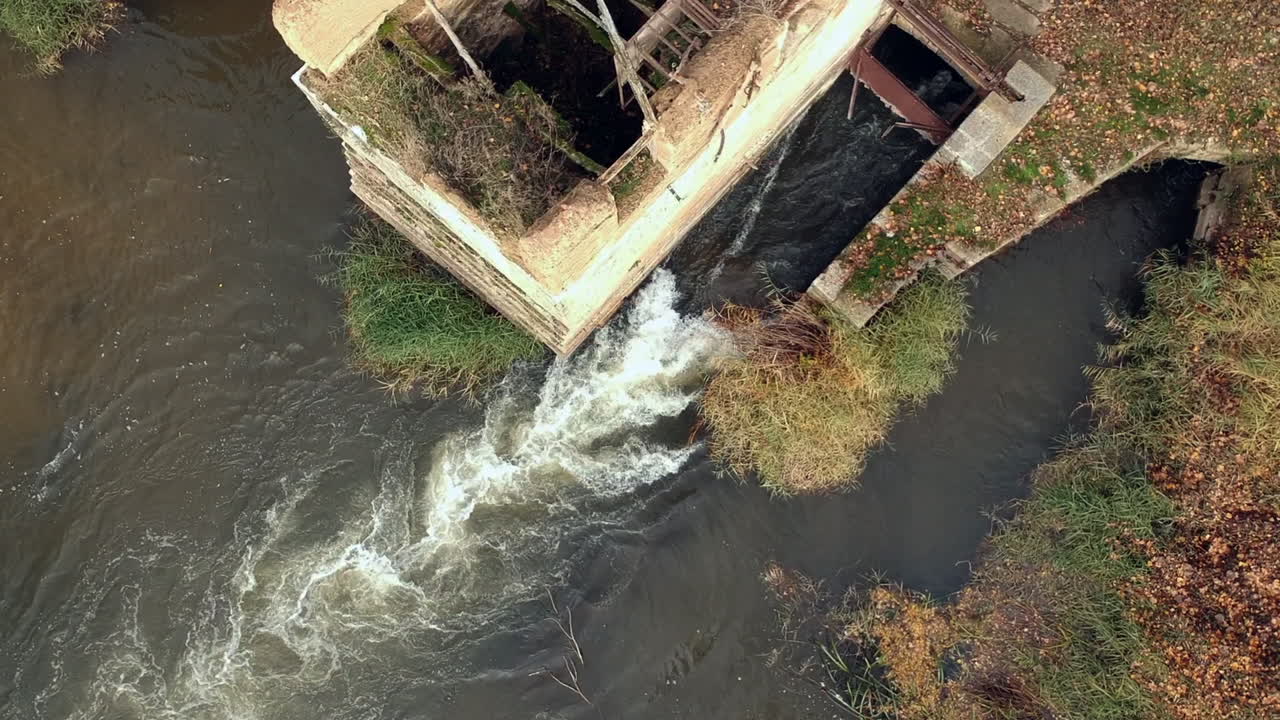 molino de agua viejo y abandonado
