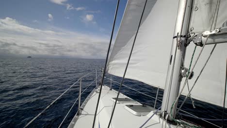 Sailboat-Sailing-In-The-Ocean-On-A-Sunny-Summer-Day-In-Alaska---POV-From-Deck-Of-Boat---wide-shot