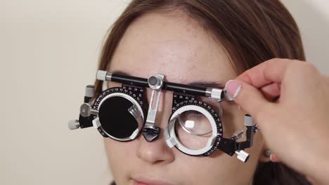 examen ocular con phoropter