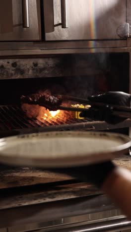 preparando una deliciosa comida en una parrilla