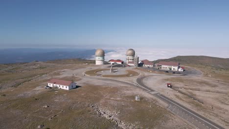 Old-radar-station-on-highest-point-of-Serra-da-Estrela-Tower,-Portugal