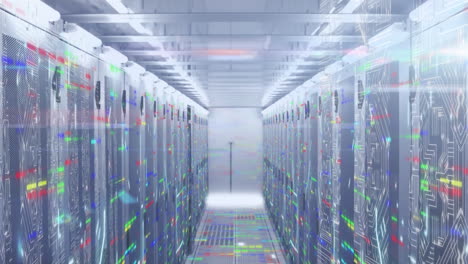 animación de cuadrados de mosaico coloridos y conexiones de microprocesador sobre una sala de servidor de computadora vacía