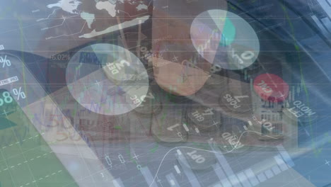 animación del procesamiento de datos financieros a través de terminales de pago con manos.