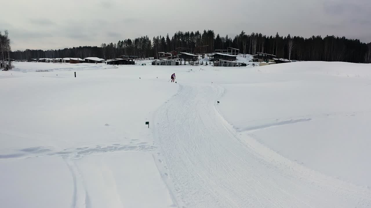 눈 인 풍경 에서 크로스컨트리 스키 를 타는 것