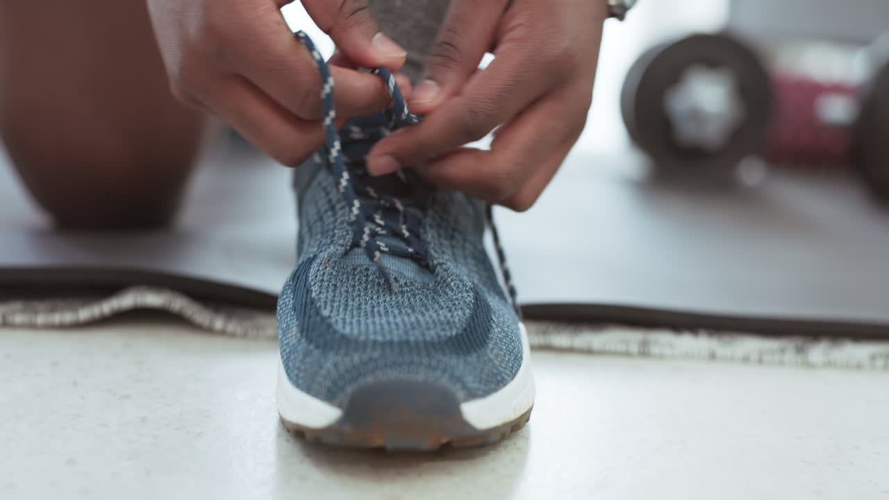 운동용 신발을 는 사람