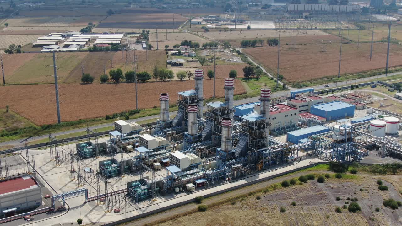 toma aérea estabilizada de una planta de generación de energía eléctrica