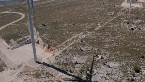 vista aérea de la sombra de las turbinas eólicas