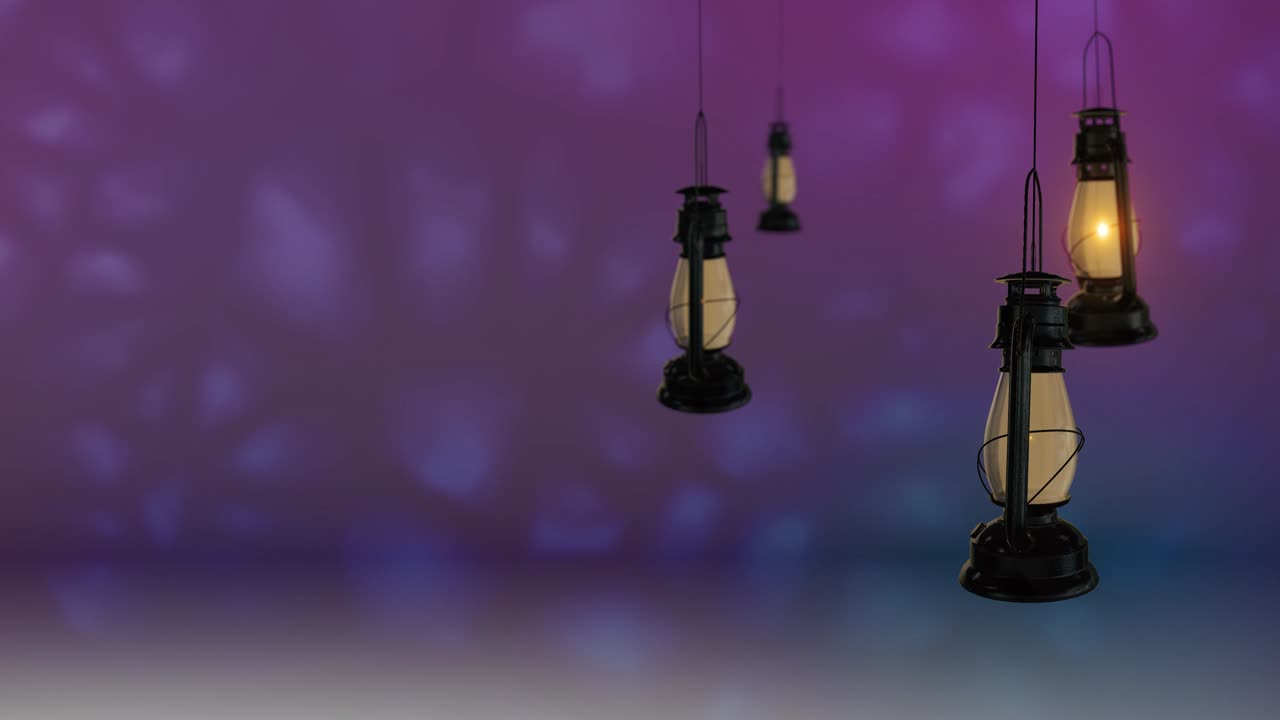 라마단 불 랜턴은 세련된 배경에 매달려 있습니다. 당신의 메시지 텍스트와 로고를 위해 왼쪽에 공간이 있습니다.