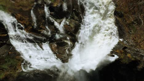 vista aérea de la cascada skjerfossen