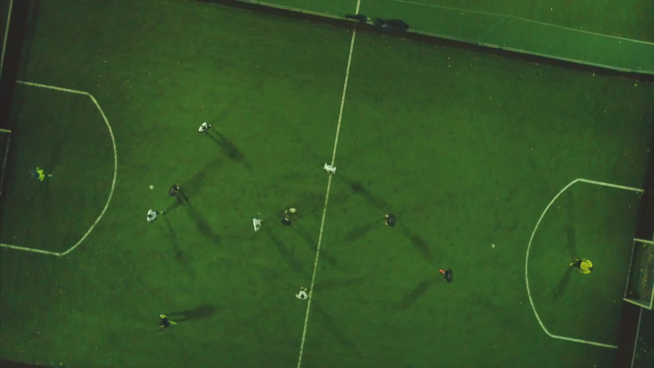 밤 에 축구 경기 를 공중 에서 볼 수 있다