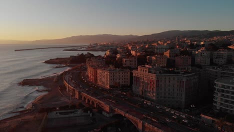 Imágenes-Aéreas-De-Genova:-Ciudad-Italiana-Junto-Al-Mar,-Vista-Desde-Corso-Italia-Por-El-Dron