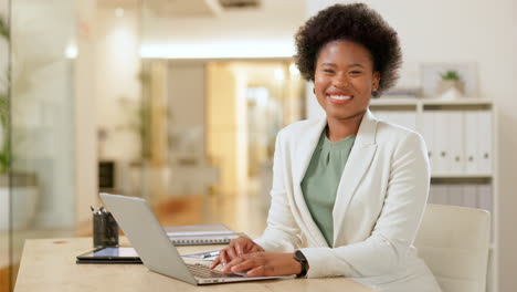 African-businesswoman-emailing-a-client