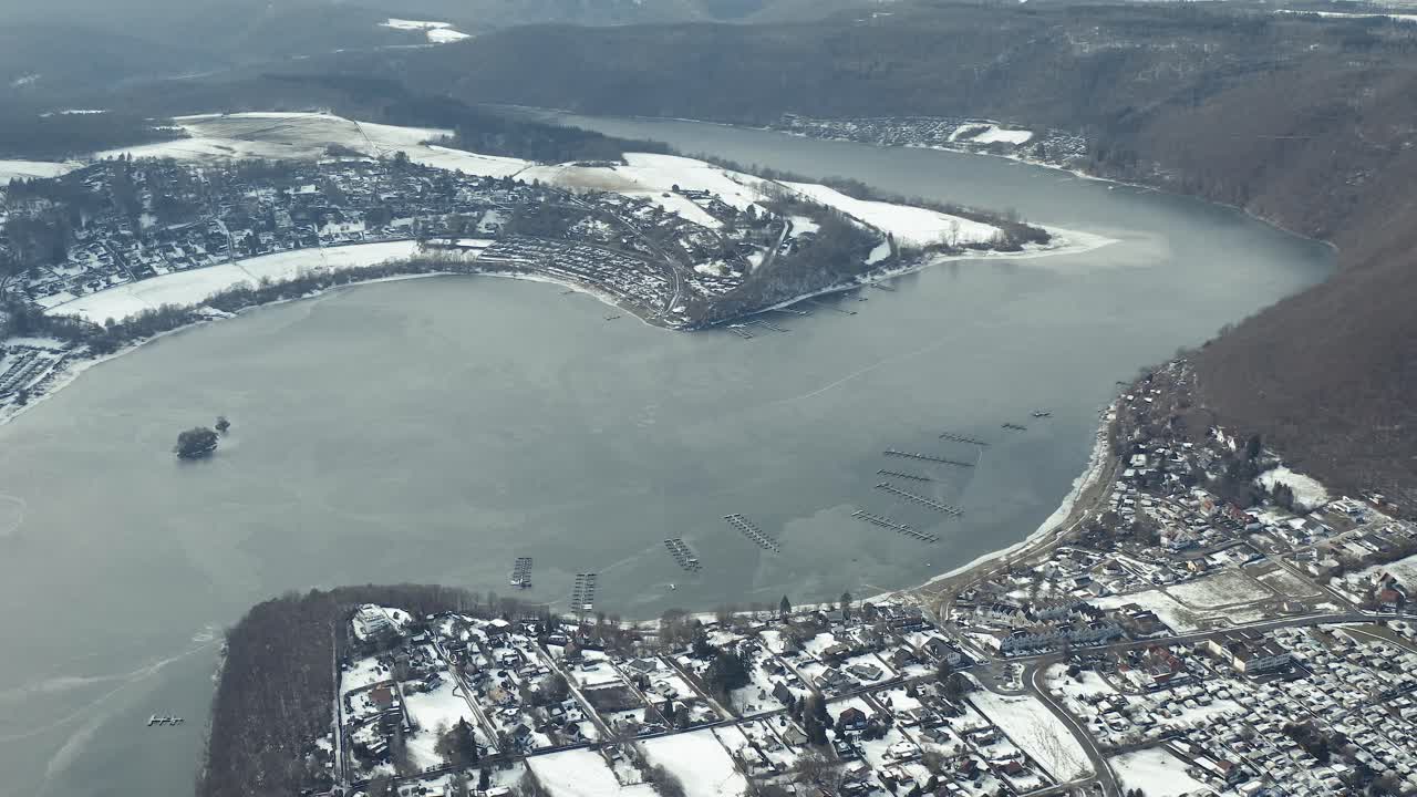 겨울철 켈러 국립공원의 무인 항공기 공중 전망