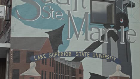 Mural-of-the-Upper-Peninsula-of-Michigan-on-the-side-of-a-building-in-Sault-St