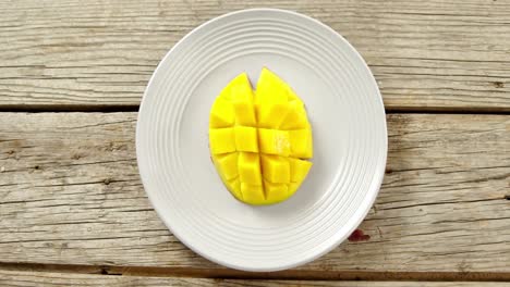 Chopped-mangoes-in-plate-on-wooden-table