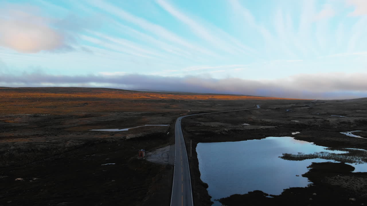 A road throght Norway plains
