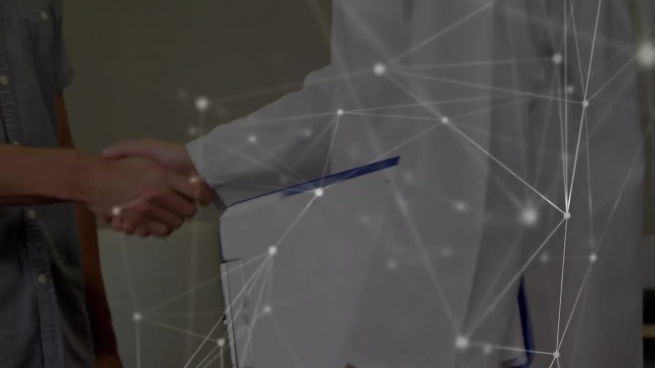 animación de conexiones sobre la sección media del médico caucásico apretando la mano del paciente
