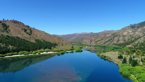vista aerea de un lago en el norte de la patagonia-6