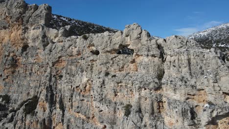 Roca-Perforada-En-La-Montaña