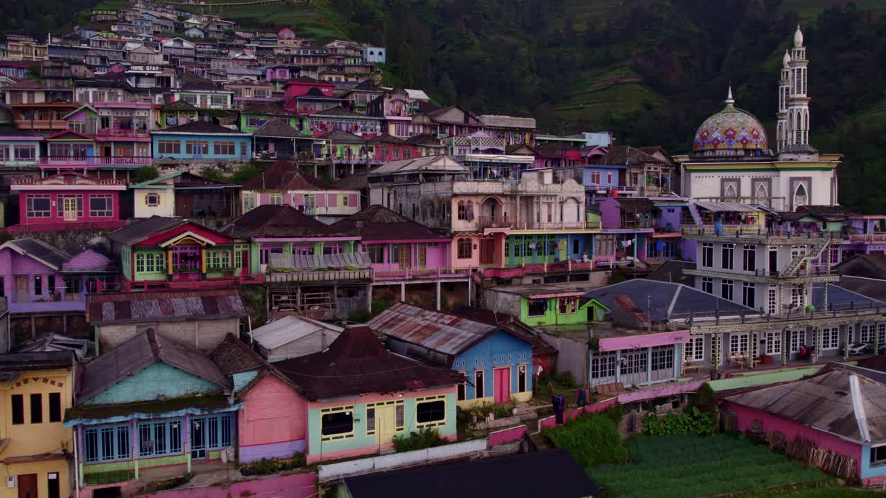 Alba nel villaggio di Nepal van Java
