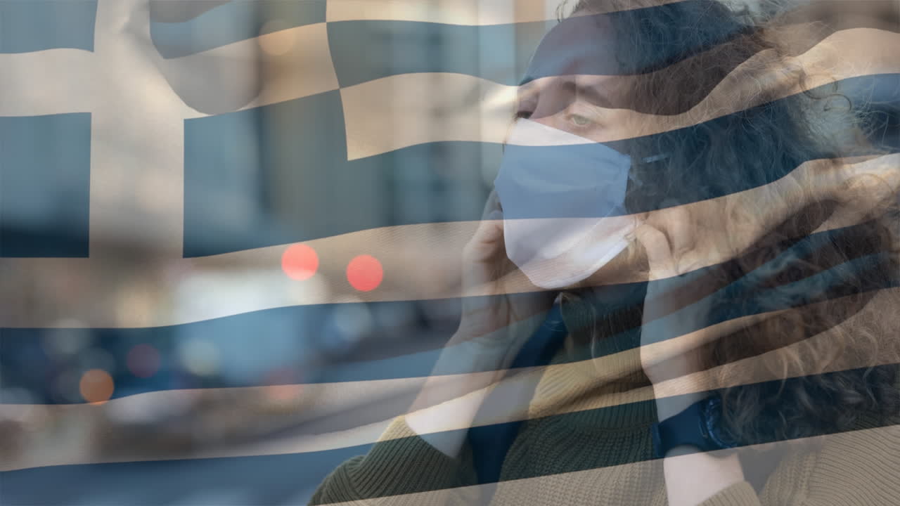 얼굴 마스크를 쓰고 있는 여성을 향해 그리스  ⁇ 발이 흔들리고 있다