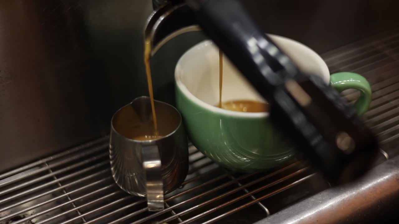 에스프레소 를 조리 하는 것