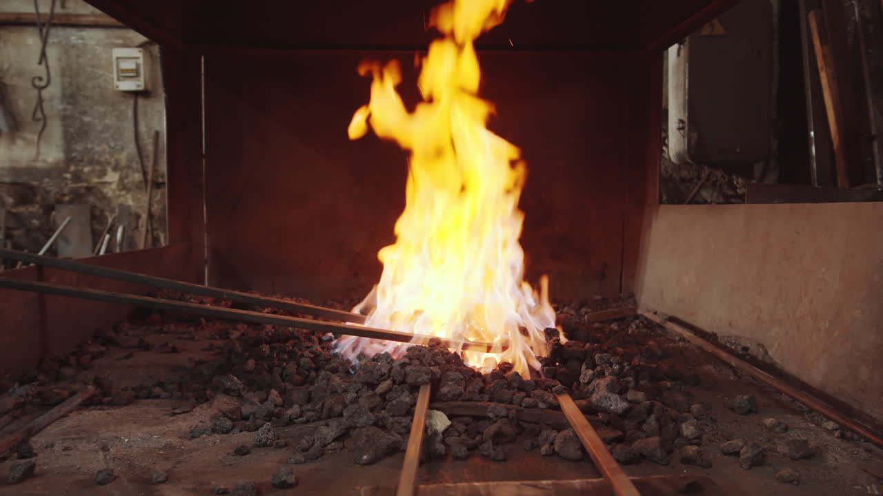 forjar fuego en la herrería
