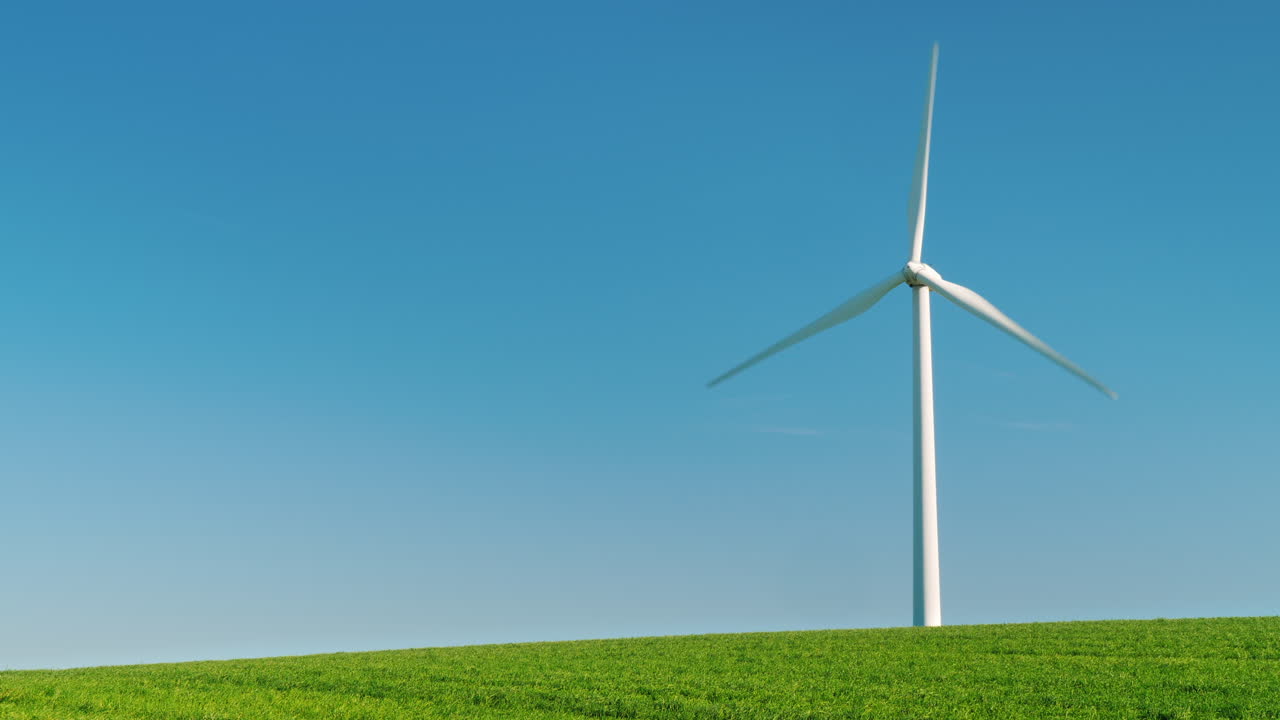 맑은 날의 풍력 터빈