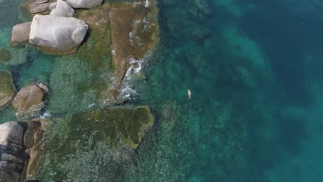 über-Dem-Majestätischen-Großen-Felsen-Schweben