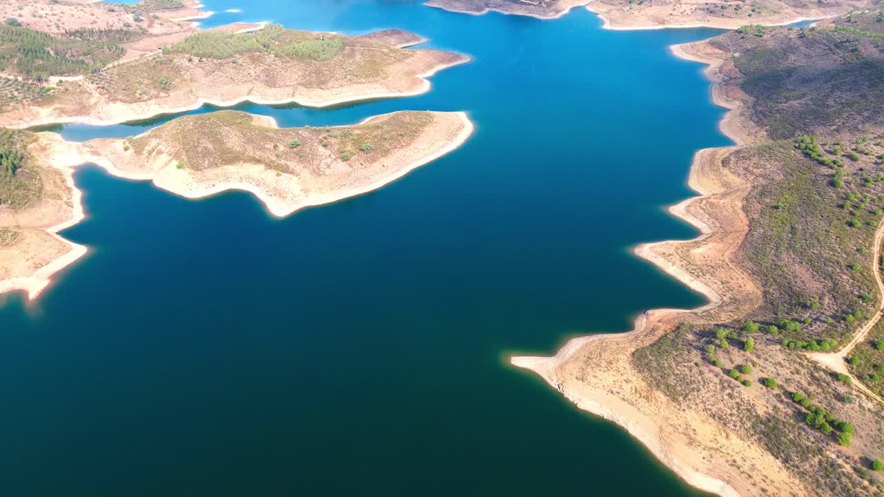 포르투갈 의 블루 드래곤 강 의 공중 사진, 4k