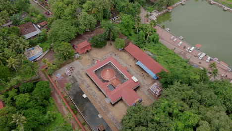 Drone-view-of-Varkala-janardhana-swamy-temple-and-Papanasham-Beach,-Thiruvananthapuram,-Kerala,-India