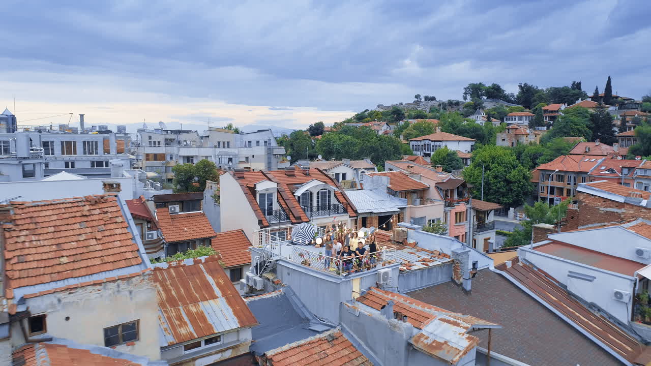 옥상 파티 친구들이 축하합니다.