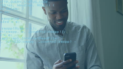 animación de datos y conexiones sobre un feliz empresario afroamericano que usa un teléfono inteligente