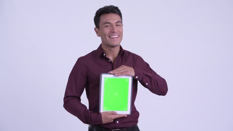 joven y guapo empresario hispano