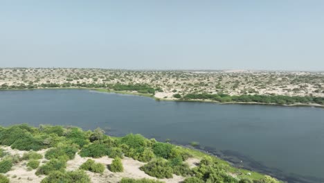 Ruhiger-Botar-See,-Sanghar,-Sindh.-Luftpanoramablick