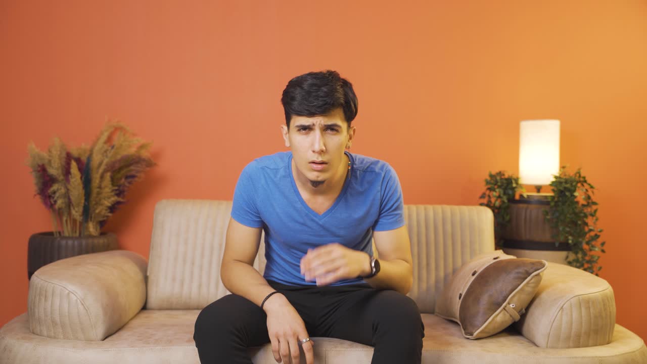 눈이 잘 보이지 않는 사람.