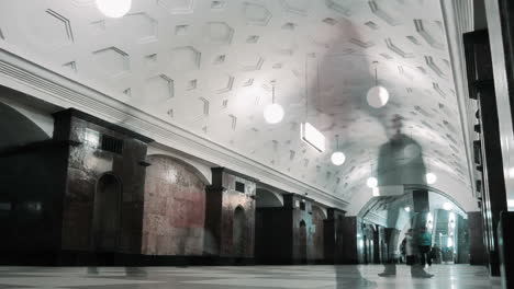 Menschen-In-Der-U-Bahn-Im-Zeitraffer