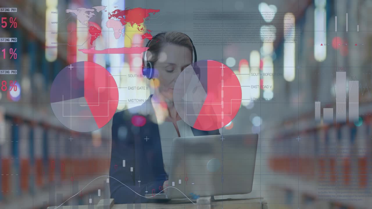 창고 배송 센터에서 노트북을 사용하여 일하는 여성에 대한 데이터 처리 애니메이션