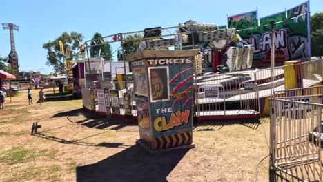 amusement ride 'the claw' in action