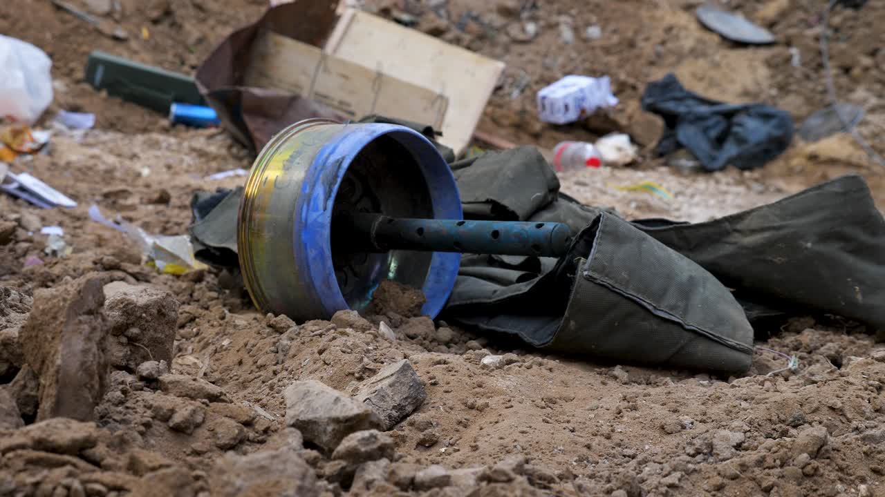 Il cerchione del camion è stato distrutto a seguito di un'azione militare nella Striscia di Gaza, Palestina