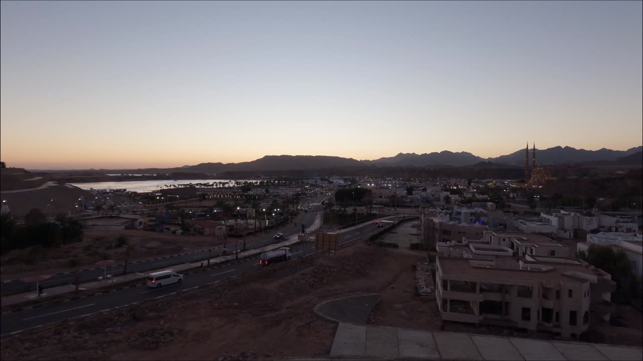 Antico mercato turistico a Sharm El Sheikh e la magnifica Moschea El Sahaba, Egitto.