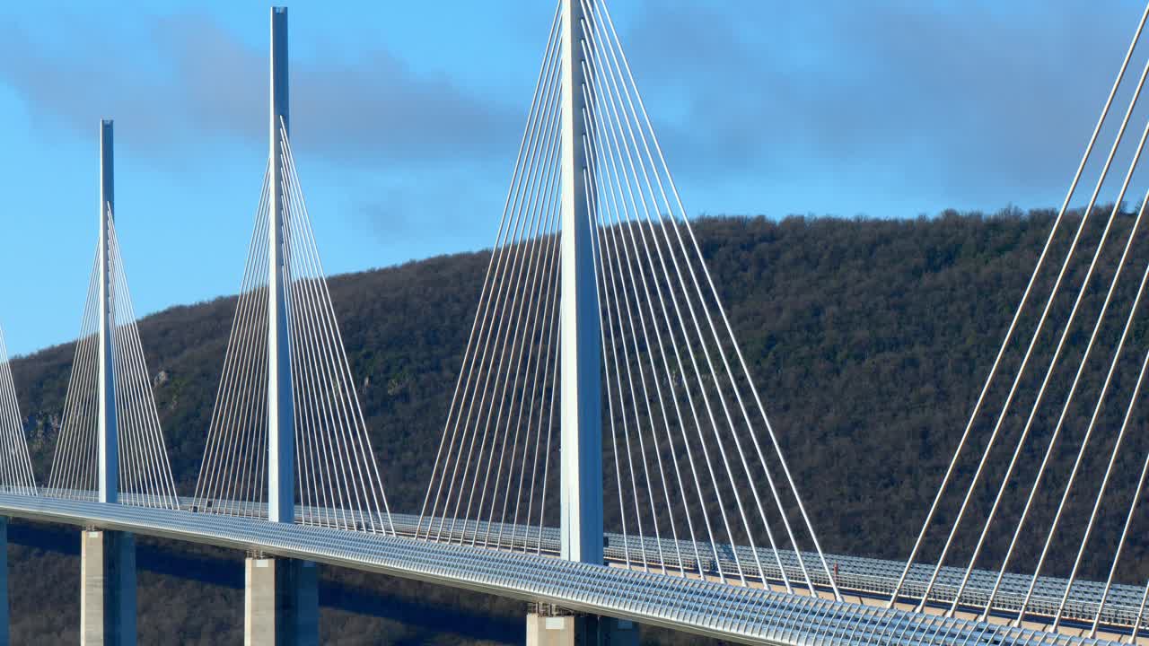 밀라우 다이아: 놀라운 공학적 경이