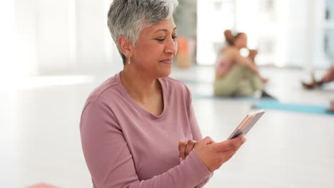 Yoga,-Meditation-Und-ältere-Frau