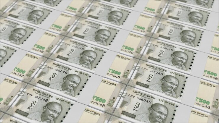 500 RUPEES banknotes printing by a money press