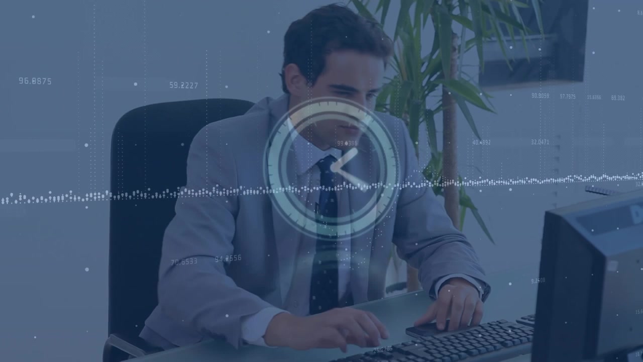 Animazione di cifre, orologio digitale, grafico sovrapposto a un uomo d'affari caucasico che usa il computer in ufficio.