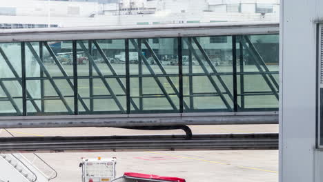 passengers exiting airplane using the sky bridge