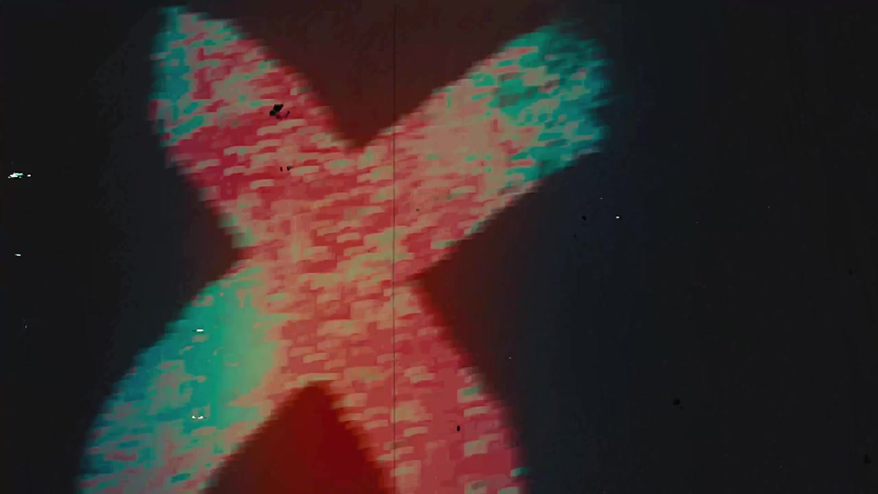 Retro VHS Glitch-effekt med digital støj og pixel-forvrængning