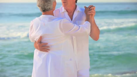 Elderly-couple-dancing-on-a-beach